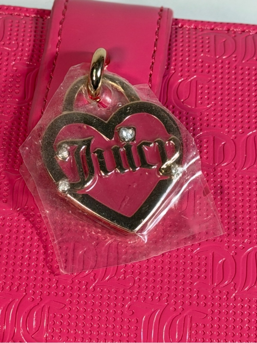 Juicy Couture Bright Pink Embossed Zip Card Holder with Heart Keyring - Picture 5 of 6